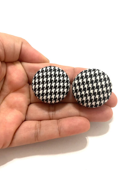 BOTÓN DE AZÚCAR- MEDIUM STUDS - B&W HOUNDSTOOTH