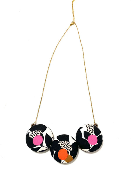 BOTÓN DE AZÚCAR - BOMBÓN NECKLACE- BLACK LEAVES